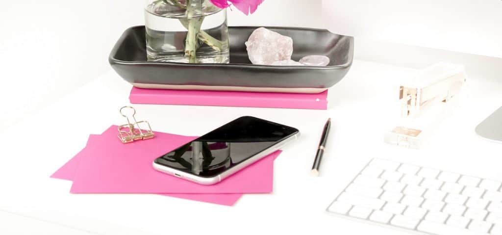 flat lay desk with a phone for the featured image in apps for side jobs post
