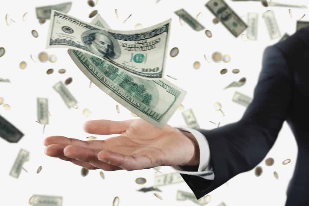 Arm extending catching floating cash